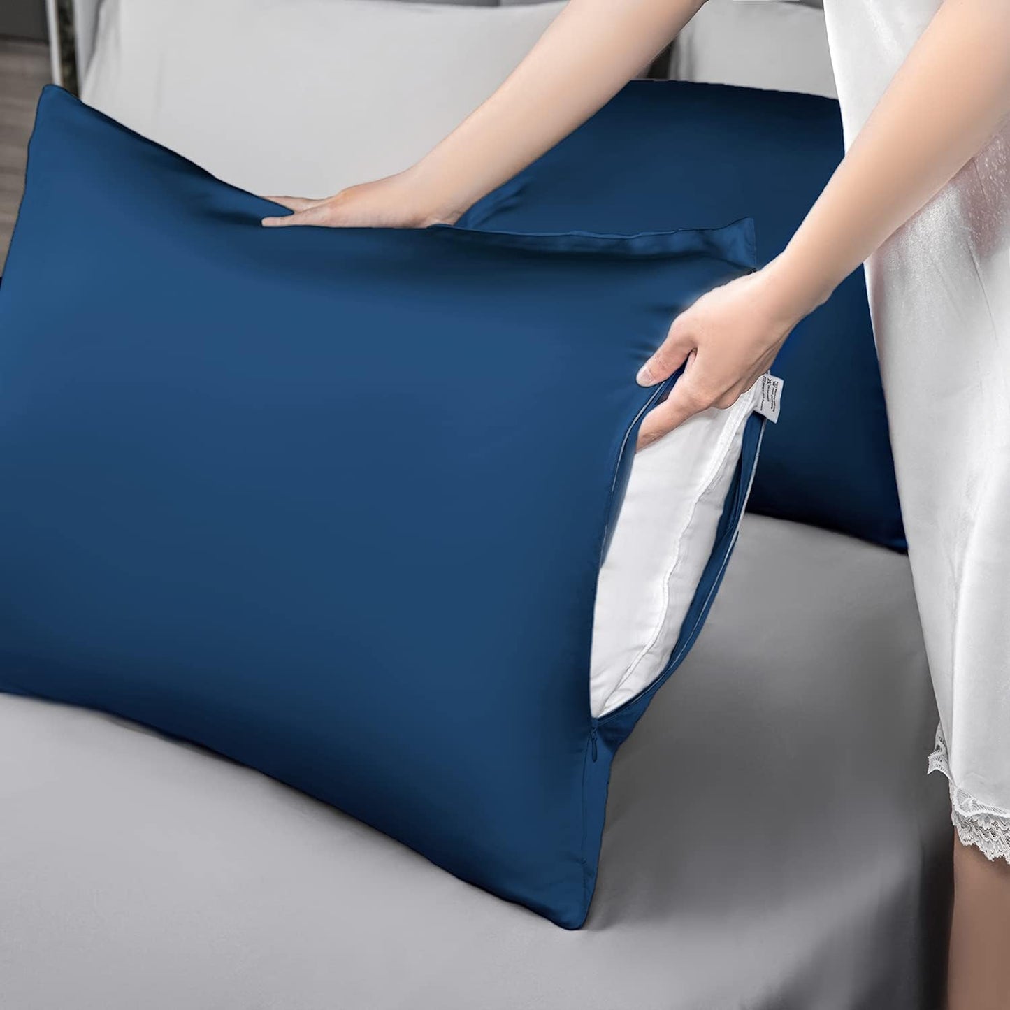 Mulberry Silk Pillowcase for Hair and Skin,Standard Size Cooling Silk Pillow Case with Hidden Zipper,Allergen Proof Dual Sides Soft Breathable Smooth Silk Pillow Cover for Women(Standard,Gem Blue)