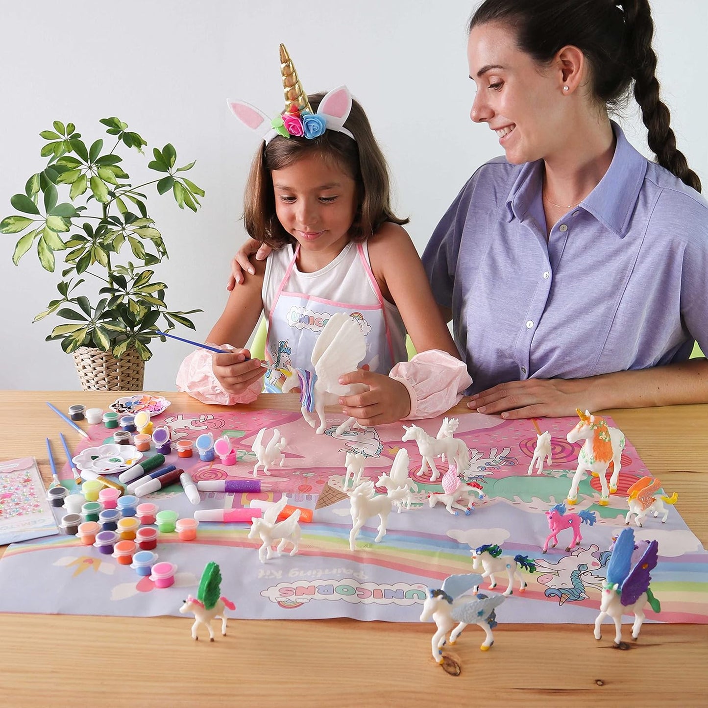 BONNYCO Unicorns Gifts for Girls Painting Kit with 18 Figurines Painting for Kids with Glow in The Dark | Girl Toys 3 4 5 6 7 8 9 10 Years Crafts Kids Gifts Birthday Christmas | Unicorn Toys Niñas