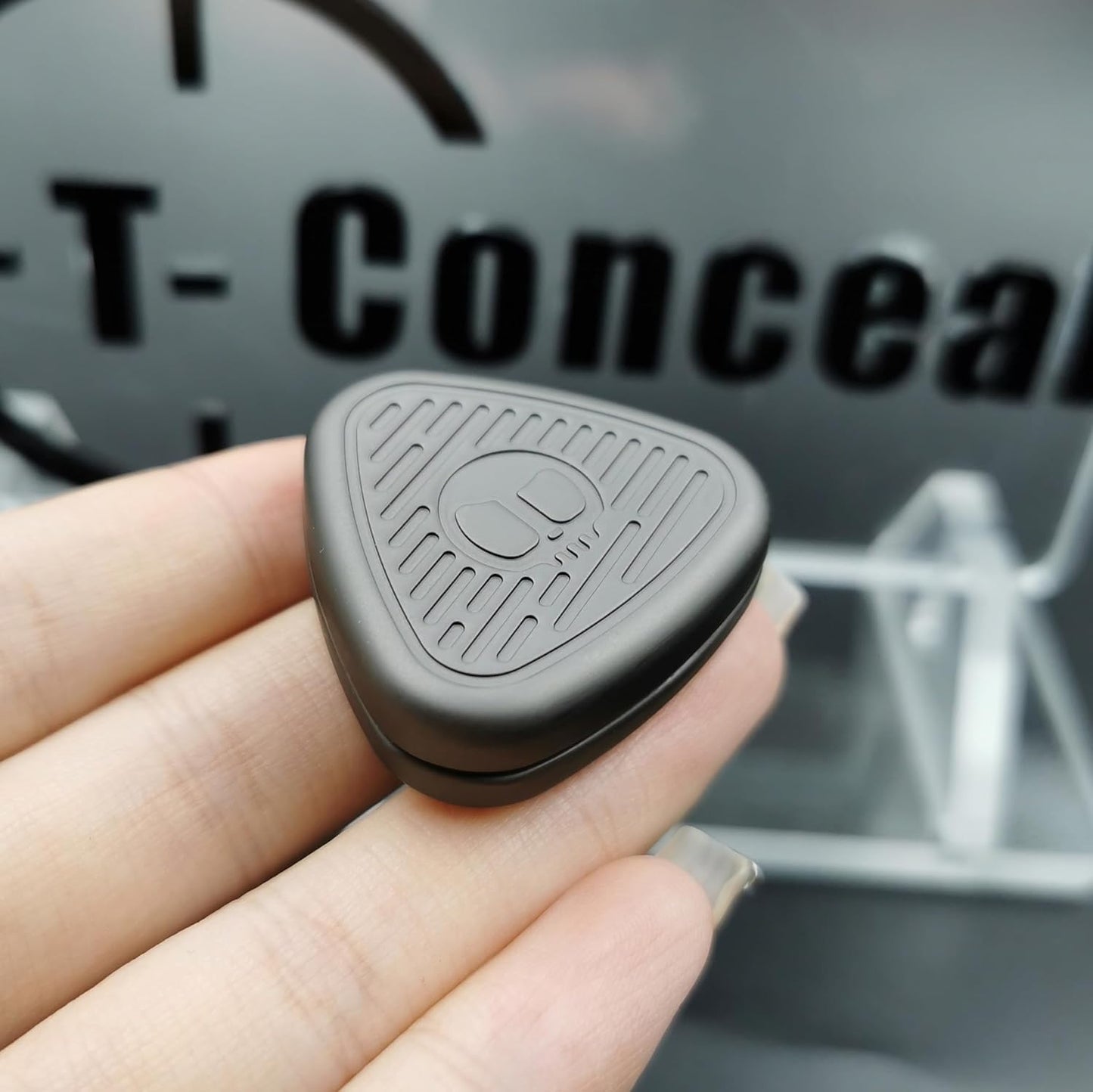 EDC Fidget Sliders Fidget Toys Stress Relief for Adults Magnetic Metal Triangle Fingertip Sliders Desk Toy Spinning Push Card