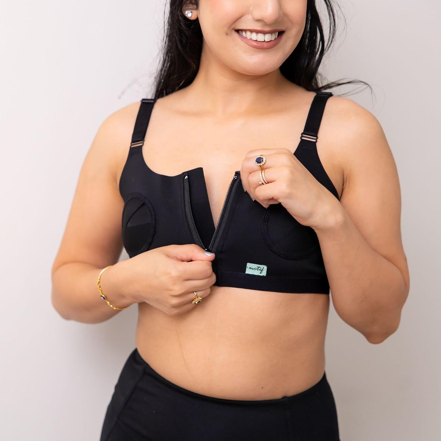 Motif Medical - Hands-Free Pumping Bra - Works with Luna, Duo, Twist, and More - Black