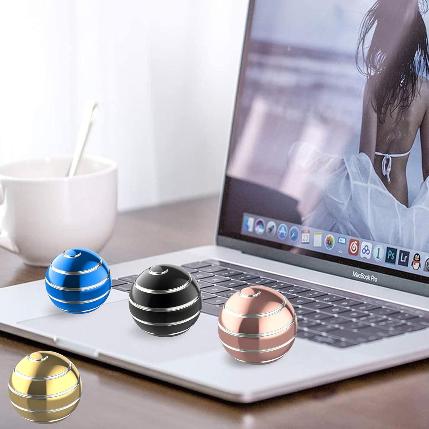 Optical Illusion toys, 1.77'' Kinetic Fidget Spinner Desktop Toys for Office for Adults, Metal Fidget Toys for Adults Kids, Kids Party Favors Toys (45MM, Gold-A)