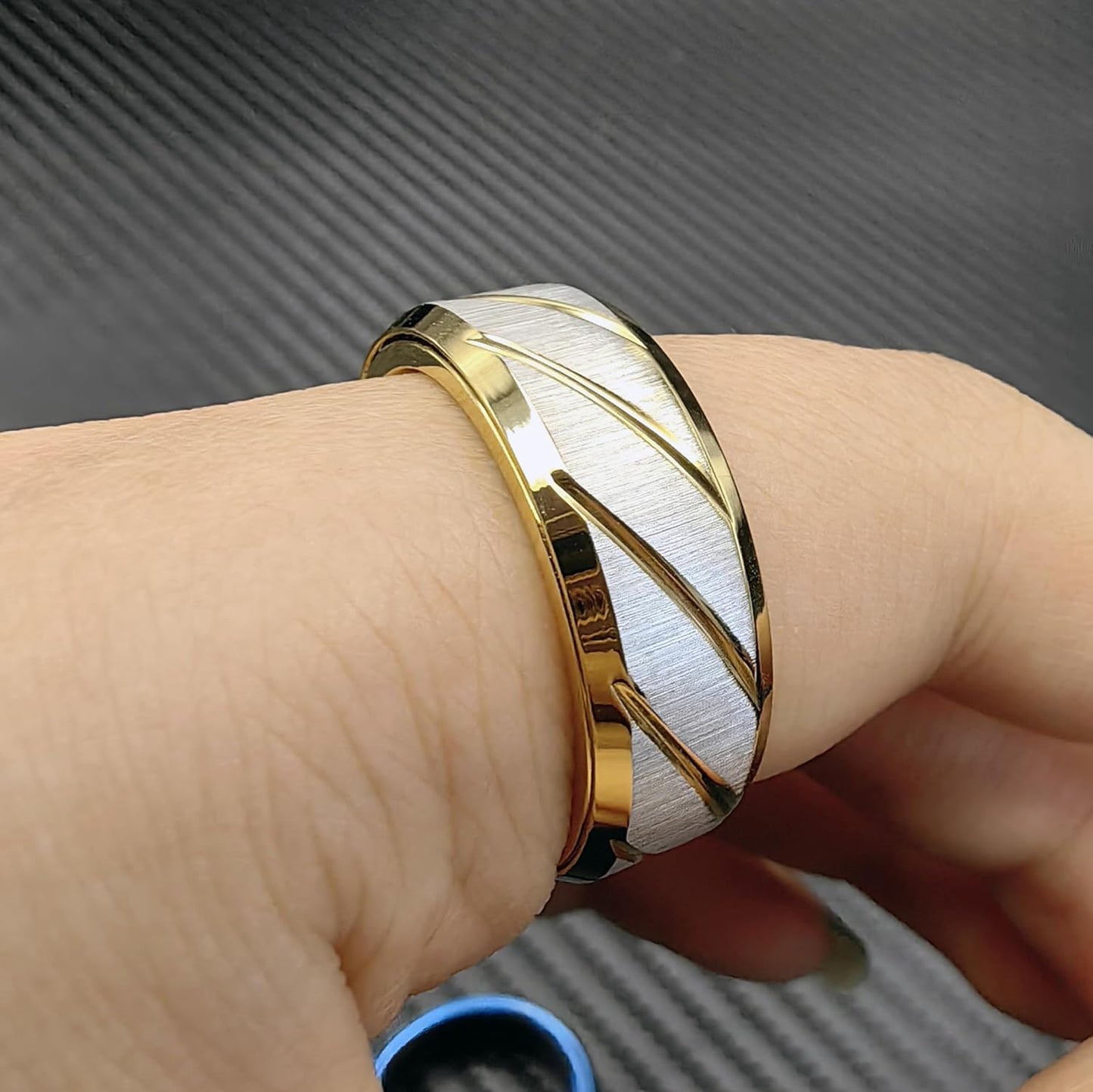 EDC Fidget Slider Fidget Toy Adult Stress Relief Metal Ratchet Ring Jewelry ADHD Recreational Fidget Toy Tactile Coin (Golden, 14)