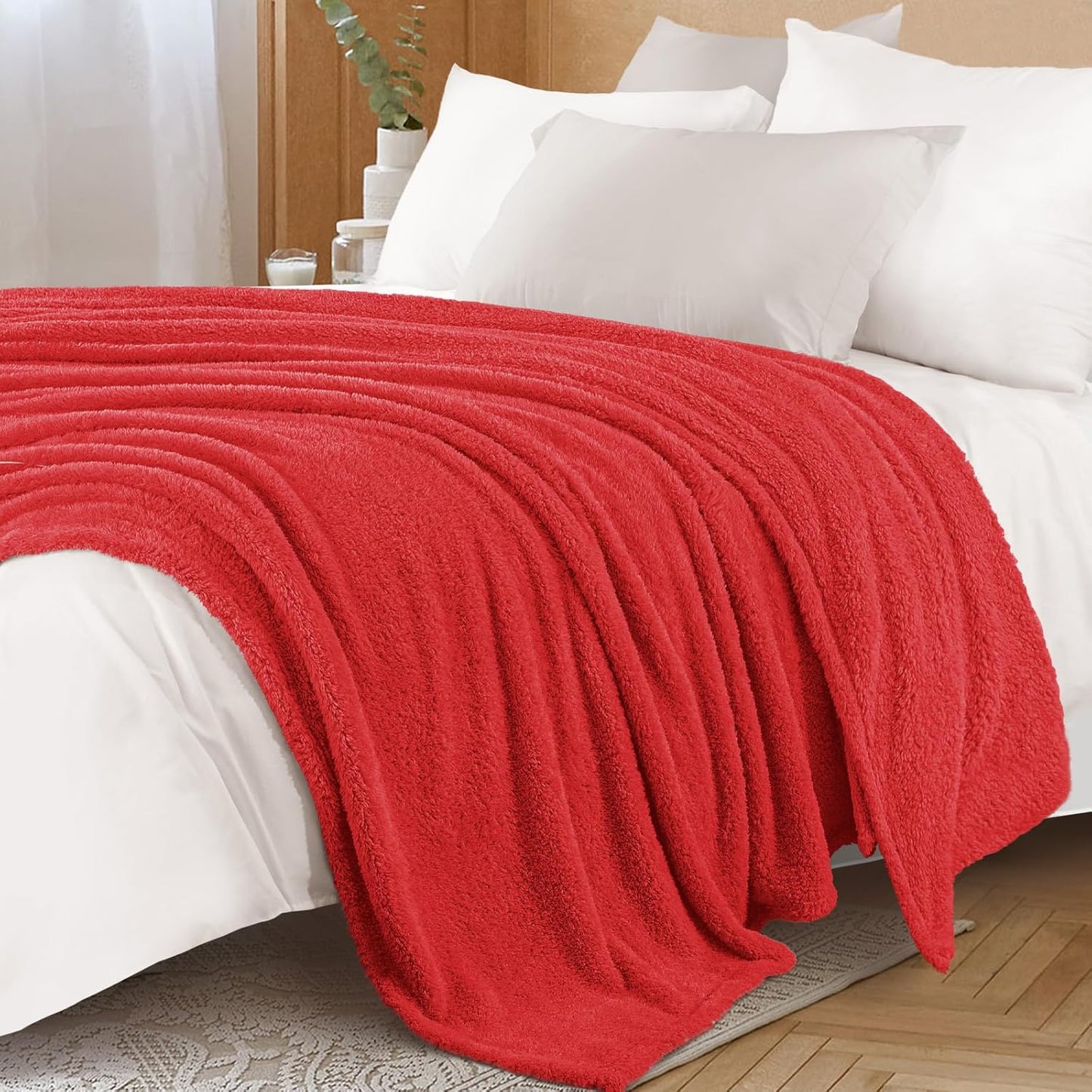 Exclusivo Mezcla Fleece Blanket for Couch, Soft and Cozy Twin Blankets for Women Men Girls Kids, Suitable for All Seasons, Red, 60x80 Inches