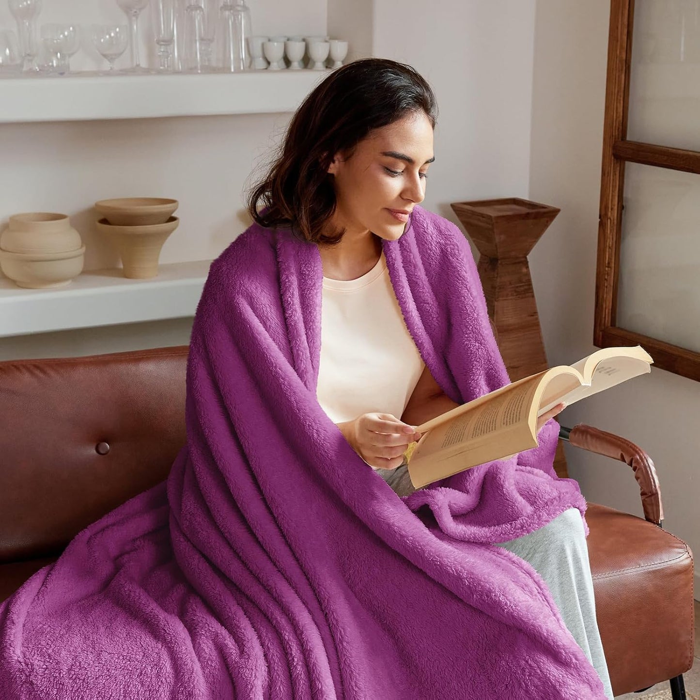 Exclusivo Mezcla Twin Size Flannel Fleece Blanket, Super Soft Velvet Plush Bed Blanket, Fuzzy Cozy and Warm for All Seasons, 60x80 Inches, Purple