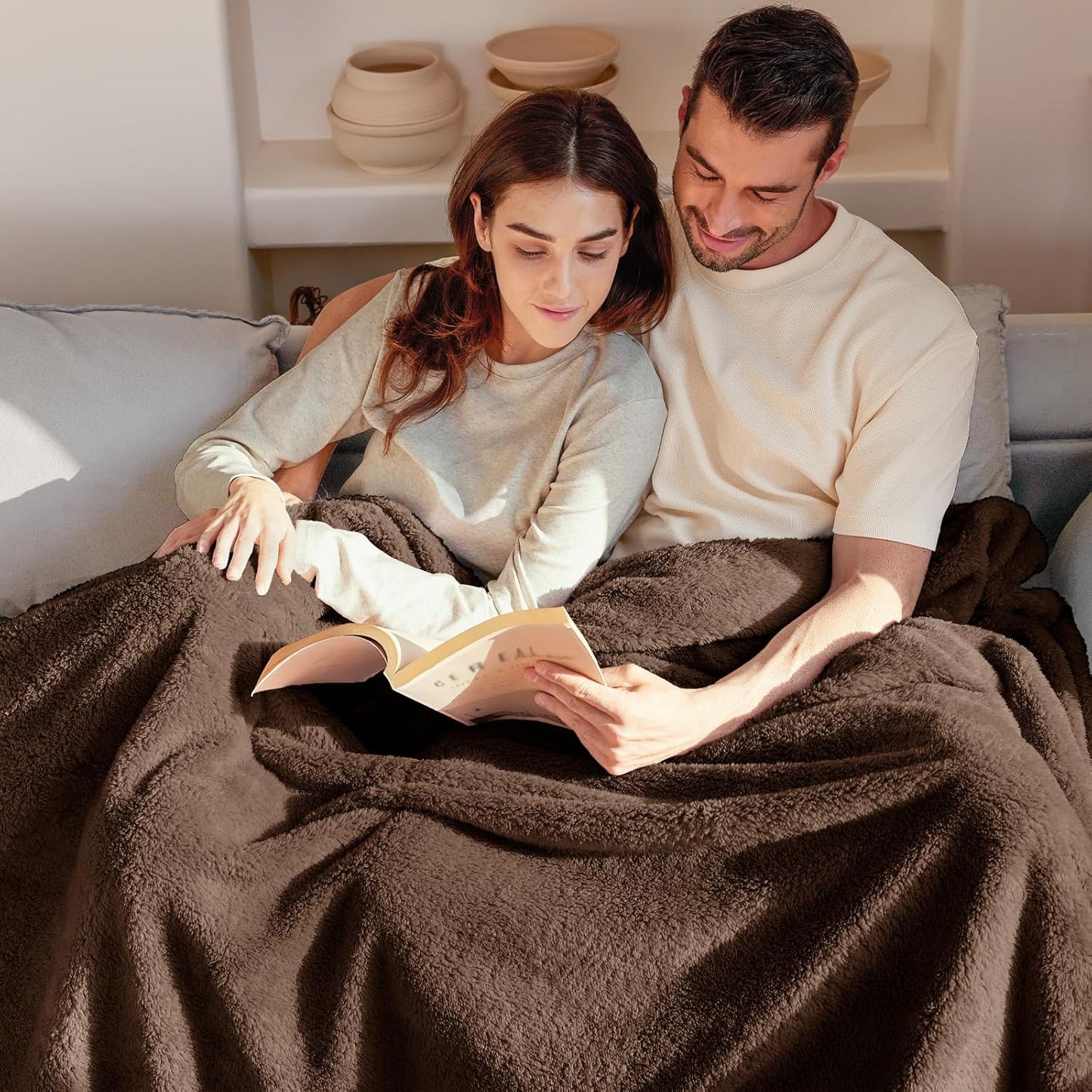 Exclusivo Mezcla King Size Flannel Fleece Blanket, Super Soft Velvet Plush Bed Blanket, Fuzzy Cozy and Warm for All Seasons, 90x104 Inches, Coffee