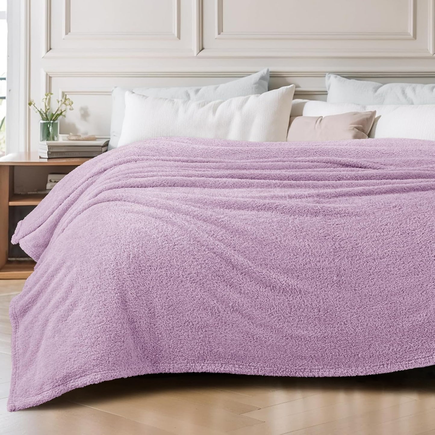 Exclusivo Mezcla Fleece Blanket for Couch, Soft and Cozy Queen Blankets for Women Men Girls Kids, Suitable for All Seasons, Light Purple,90x90 Inches