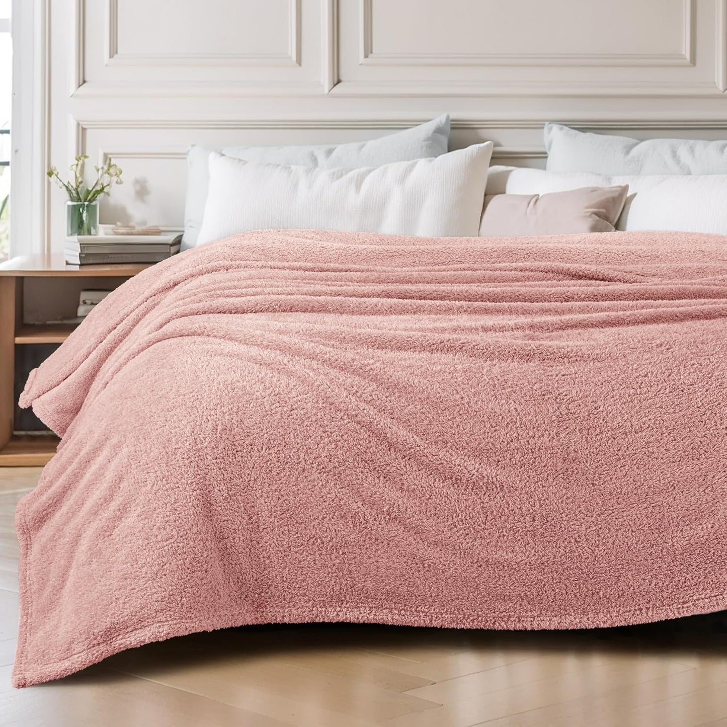 Exclusivo Mezcla Fleece Blanket for Couch, Soft and Cozy King Blankets for Women Men Girls Kids, Suitable for All Seasons, Dusty Pink, 90x104 Inches